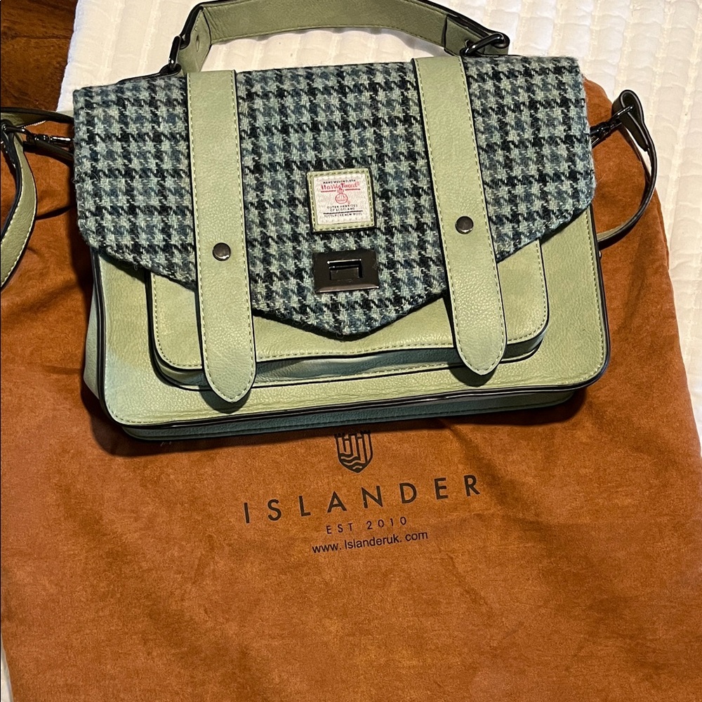 Islander Mint and Black Houndstooth Satchel